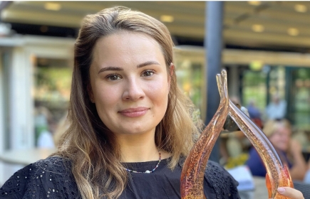 Maria Talajić Fredlund, 26 år, är mottagare av Rotarys pris Eldsjälen 2023 (foto: Sören Densjö)